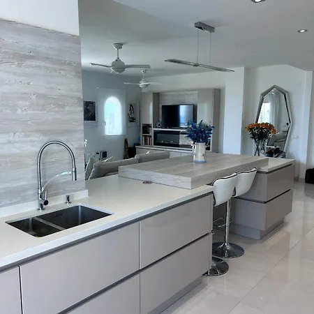 Apartment Luxurious 3 Bedroom Beachfront