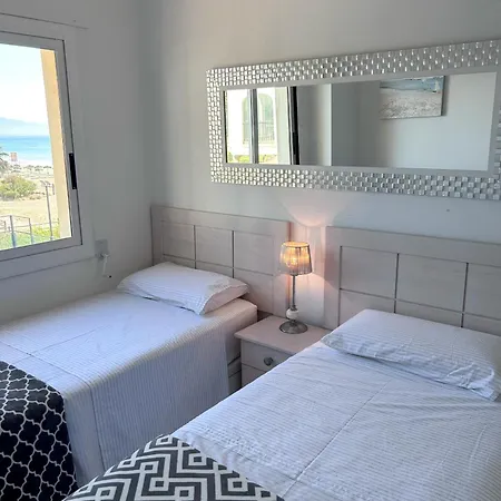 Luxurious 3 Bedroom Beachfront *