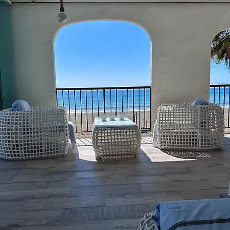Luxurious 3 Bedroom Beachfront Apartment Manilva