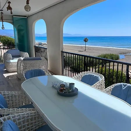Apartment Luxurious 3 Bedroom Beachfront