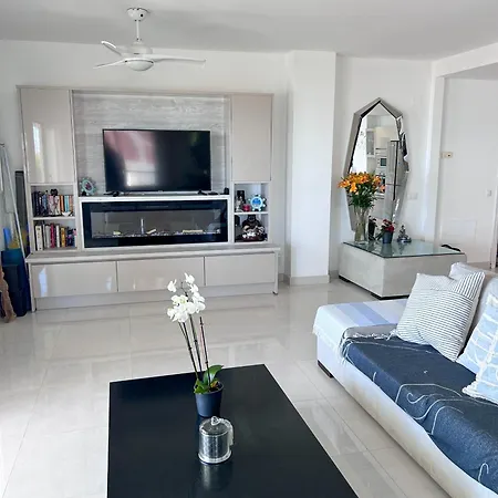 Luxurious 3 Bedroom Beachfront Apartment